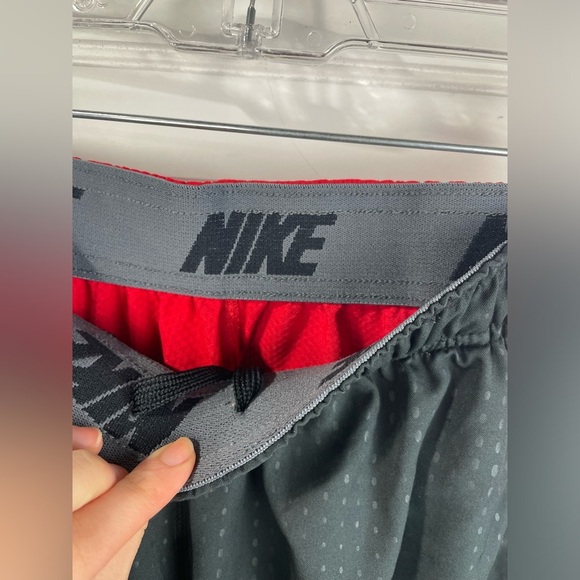 Nike Gray & Red Raiders NFL Basketball Athletic Shorts Size Small Men’s - Picture 5 of 10